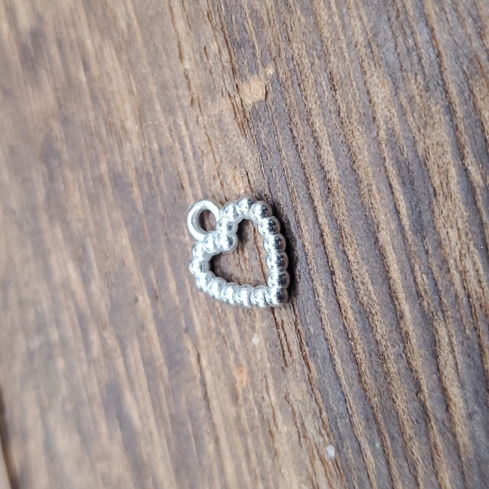 P112 puffy Cobblestone heart charm‎